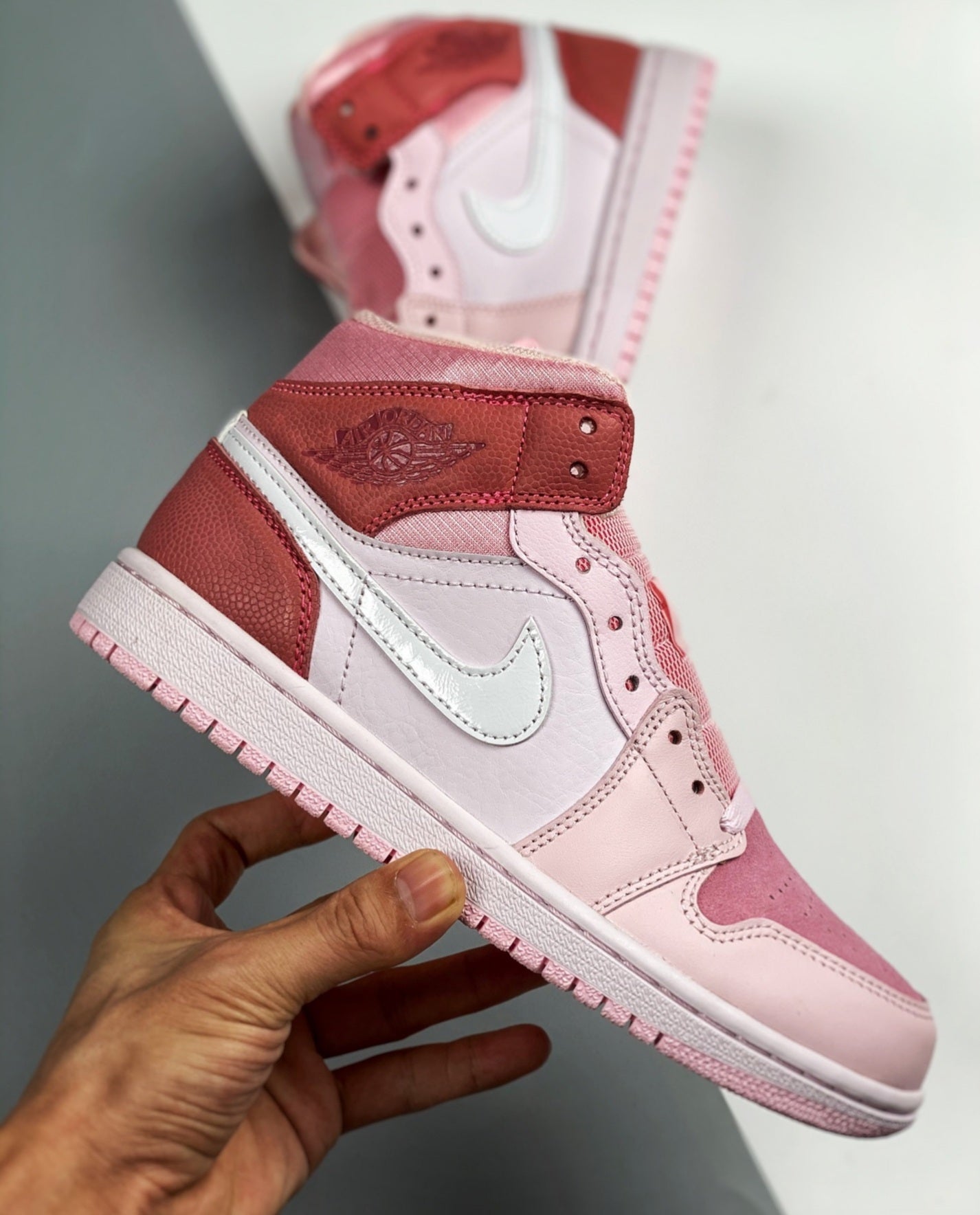 Jordan 1 Retro Mid " Digital Pink"